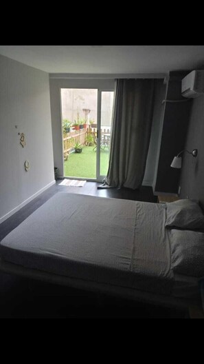 Free cribs/infant beds, bed sheets - Rio Turia B&B (Valencia)