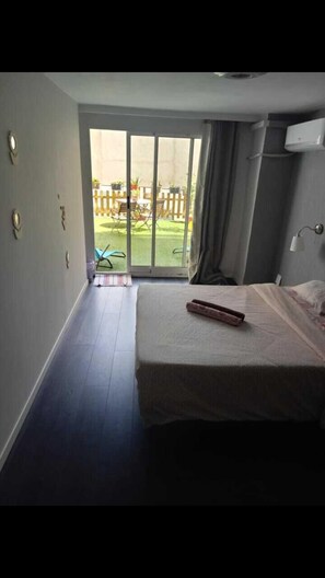 Free cribs/infant beds, bed sheets - Rio Turia B&B (Valencia)