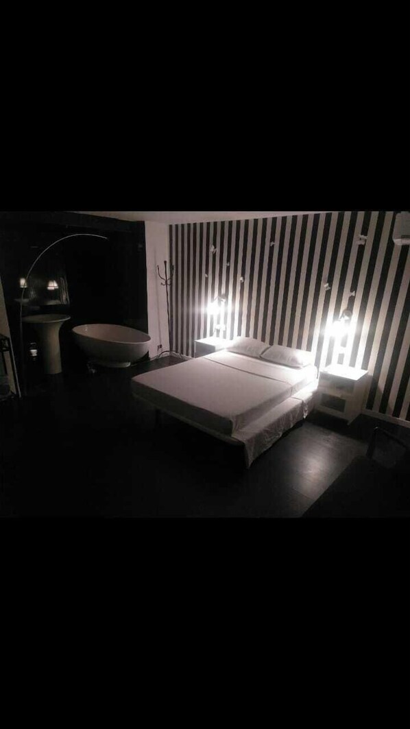 Free cribs/infant beds, bed sheets - Rio Turia B&B (Valencia)