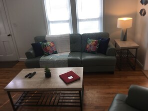 Smart TV, foosball - Longmeadow Ma  3 Bedroom Ranch (Longmeadow)