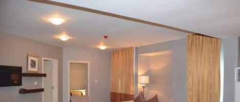 1 bedroom, in-room safe, desk, laptop workspace