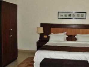 In-room safe, desk, laptop workspace, blackout drapes - De Brass Suites Hotel (Yenagoa)