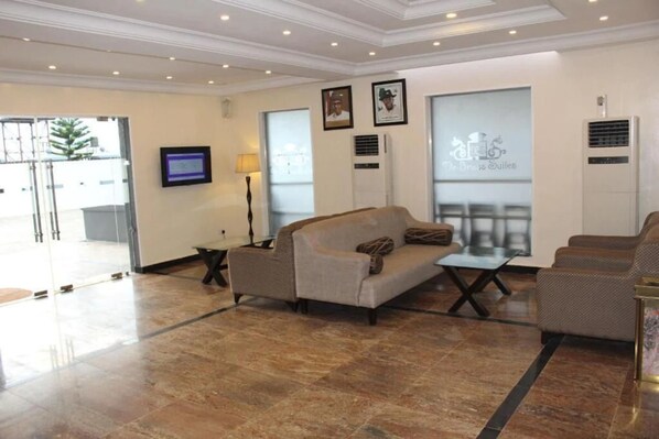 Lobby - De Brass Suites Hotel (Yenagoa)