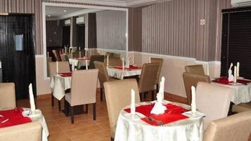 Breakfast, lunch, dinner served; local and international cuisine