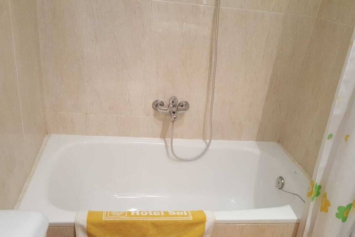 deep-soaking bathtub