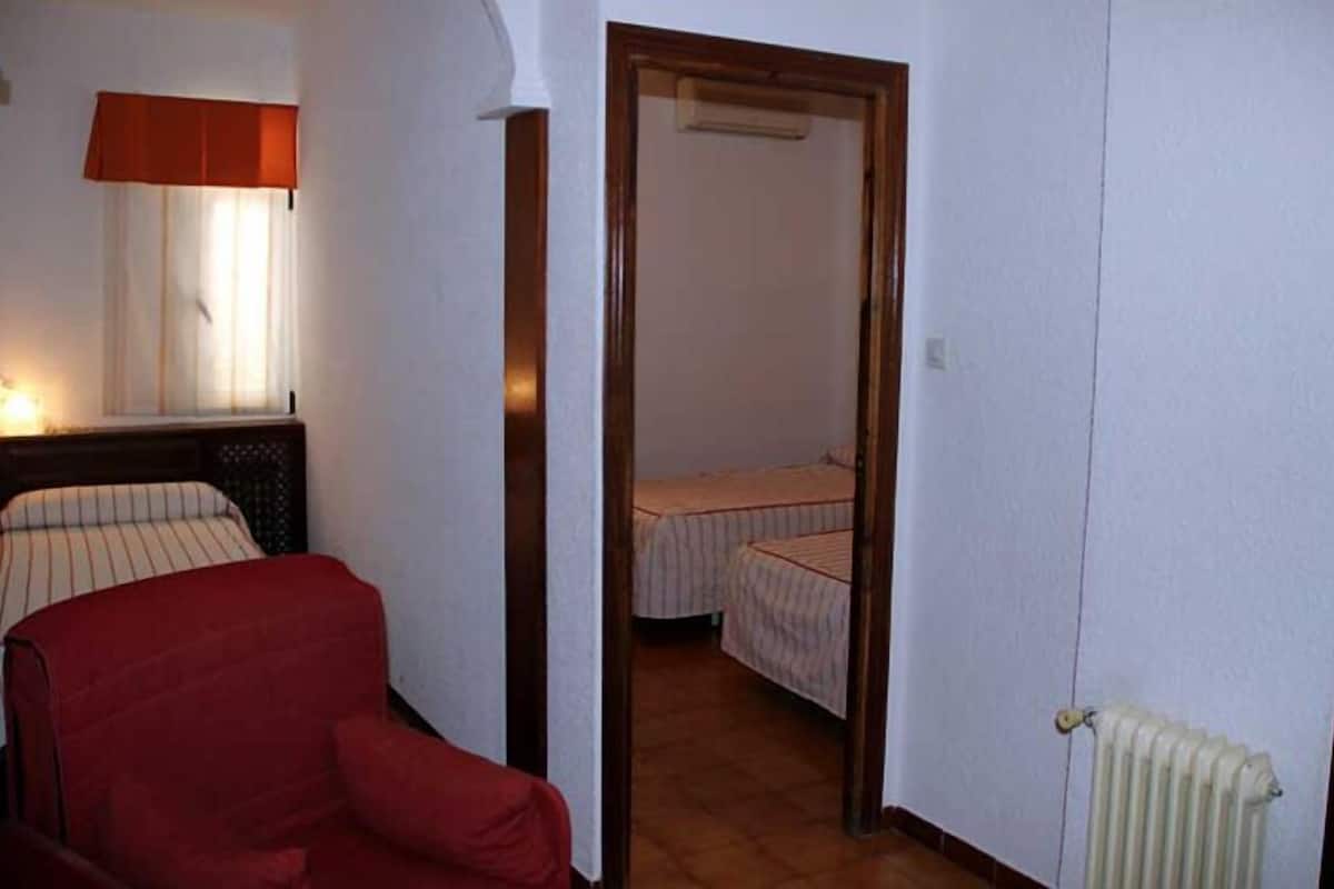 1 bedroom, free wifi, bed sheets