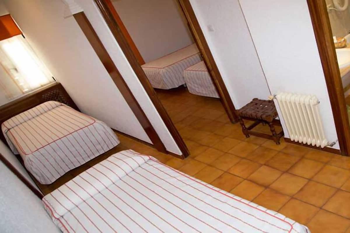 Vierpersoonskamer | 1 slaapkamer, gratis wifi, beddengoed