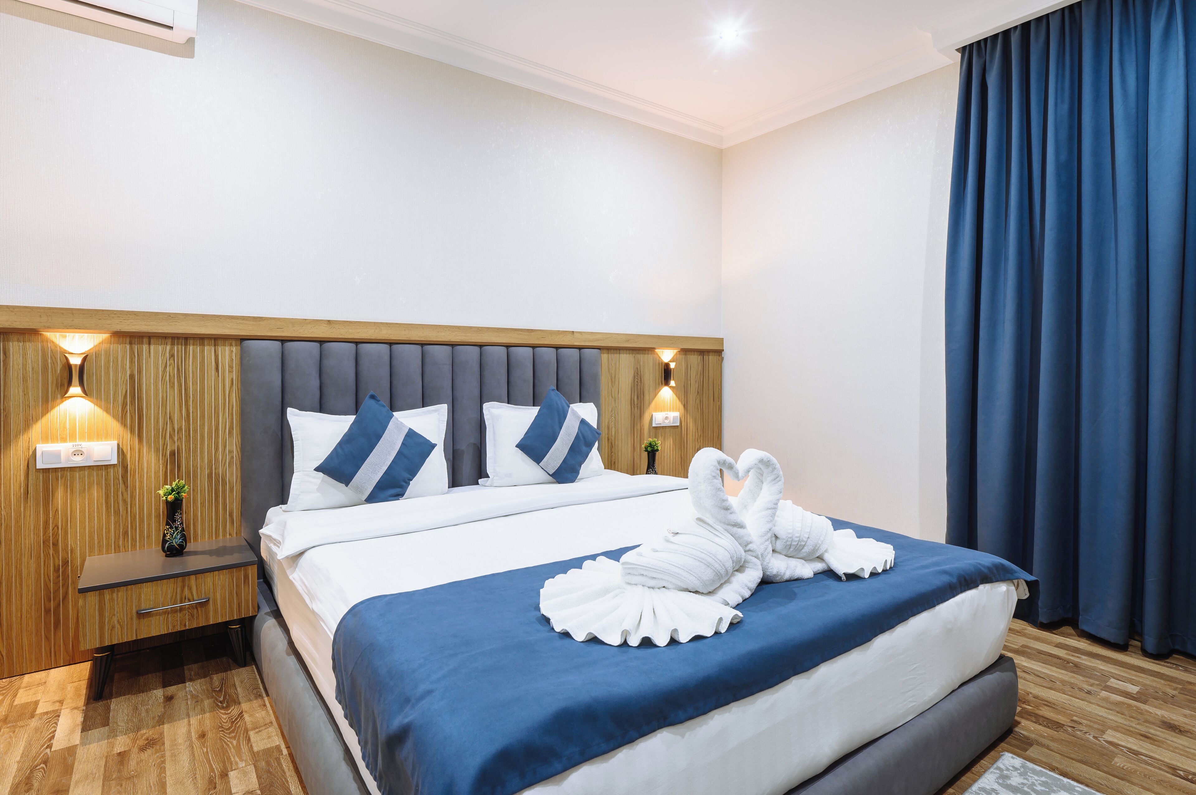 Literie de qualité supérieure, surmatelas, bureau