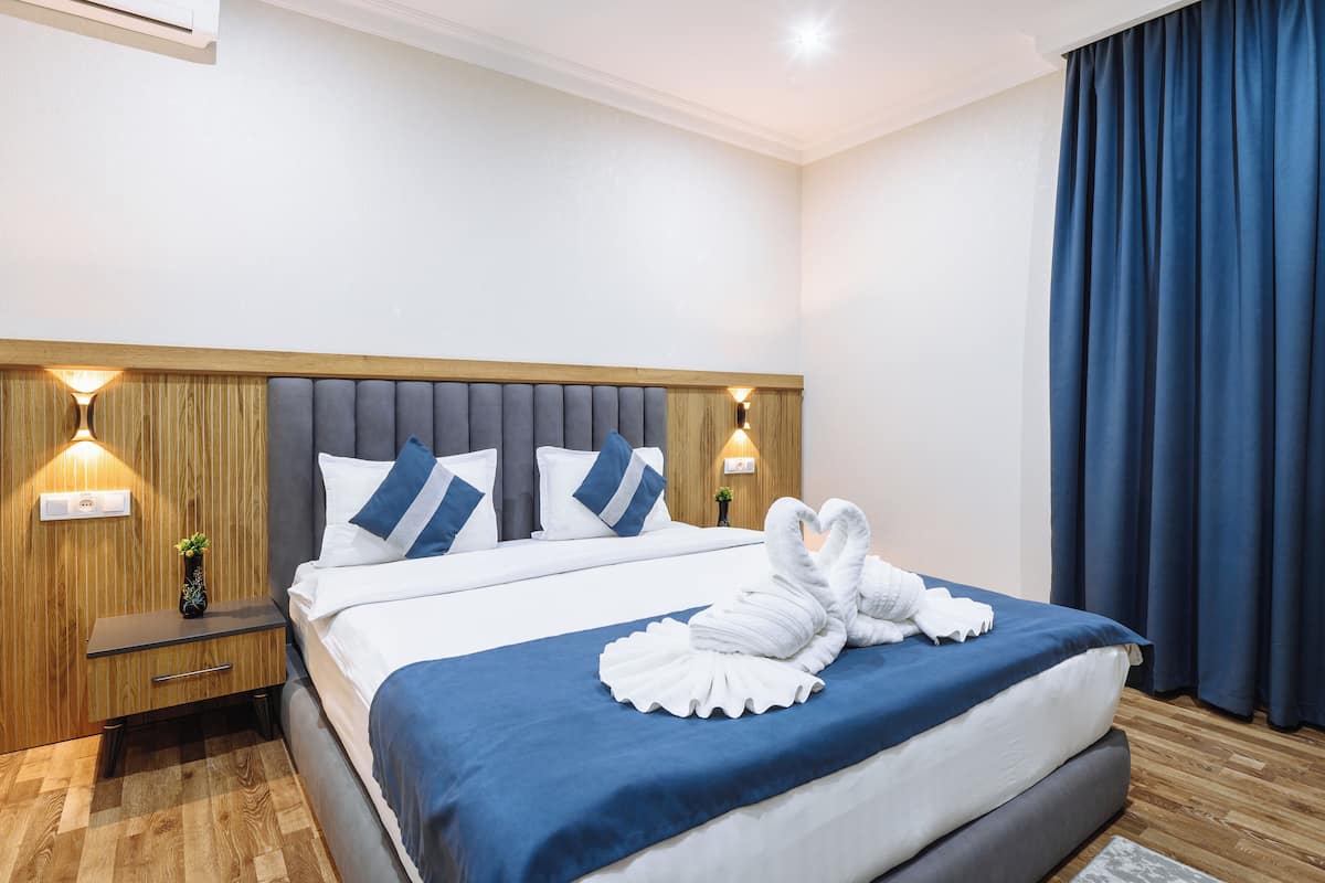 Literie de qualité supérieure, surmatelas, bureau