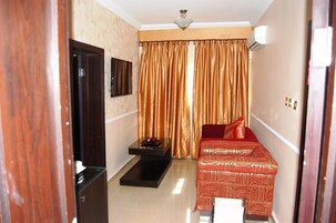 经典客房 | 1 多间卧室、客房内保险箱、特色装修、特色家居