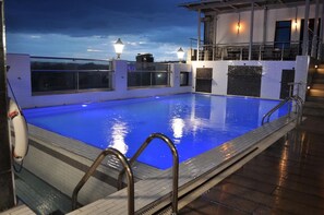 Outdoor pool - Taidy's Suites - Nakuru (Nakuru)