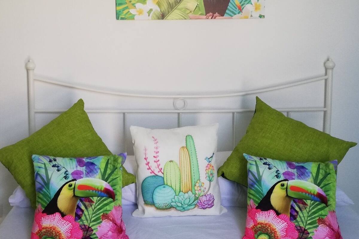 Tweepersoonskamer (Tropical) | Lakens van Egyptisch katoen, luxe beddengoed, een minibar, een bureau