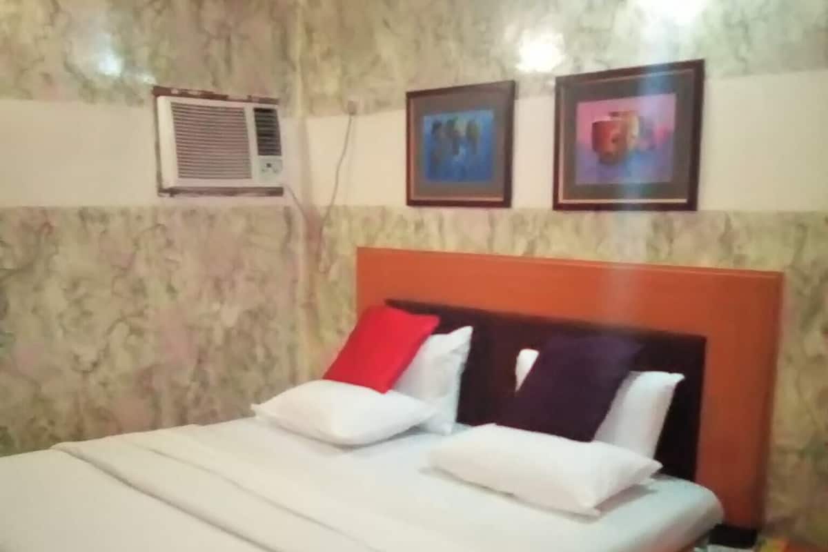 1 bedroom, desk, laptop workspace, blackout curtains
