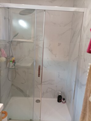 Shower, towels