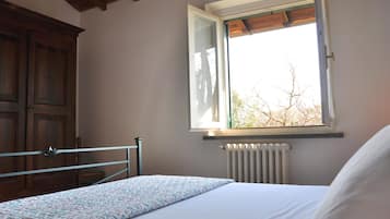 2 Schlafzimmer, Reisekinderbett, kostenloses WLAN, Bettwäsche