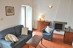 Télévision, cheminée