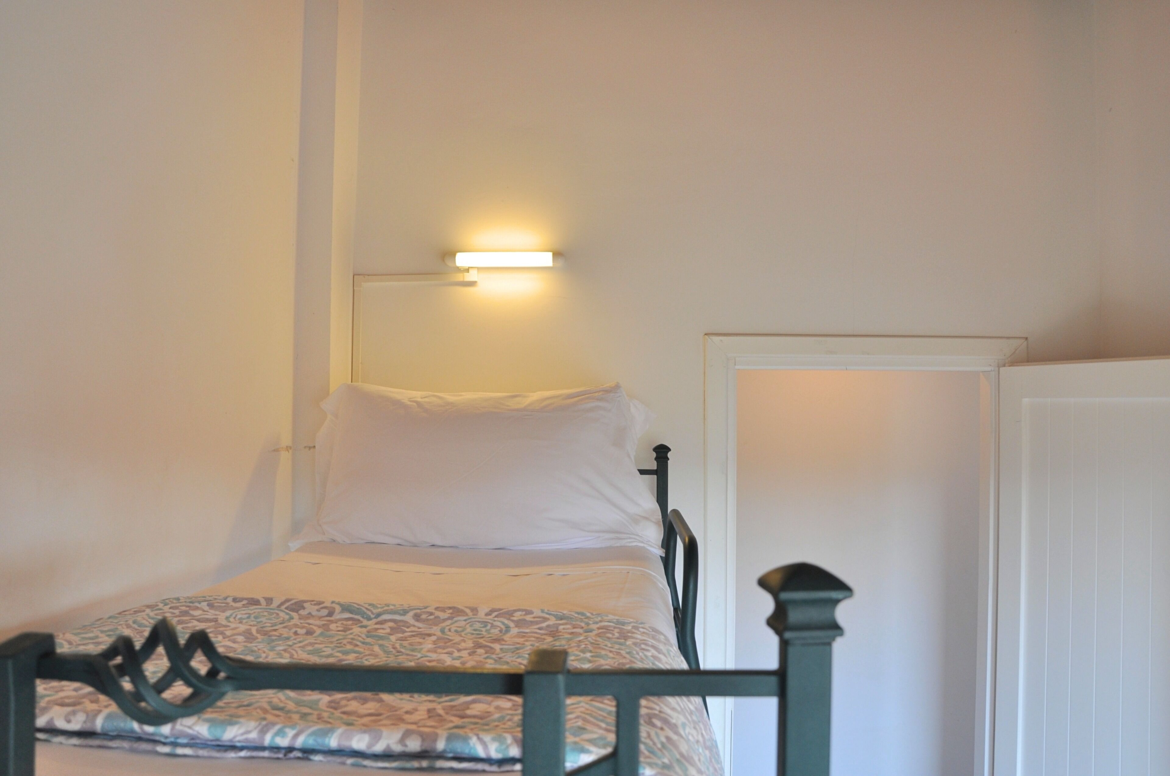 2 bedrooms, travel crib, free WiFi, bed sheets