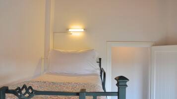 2 bedrooms, travel crib, free WiFi, bed sheets
