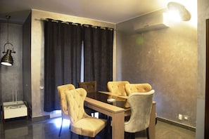 Deluxe Apartment | In-room dining