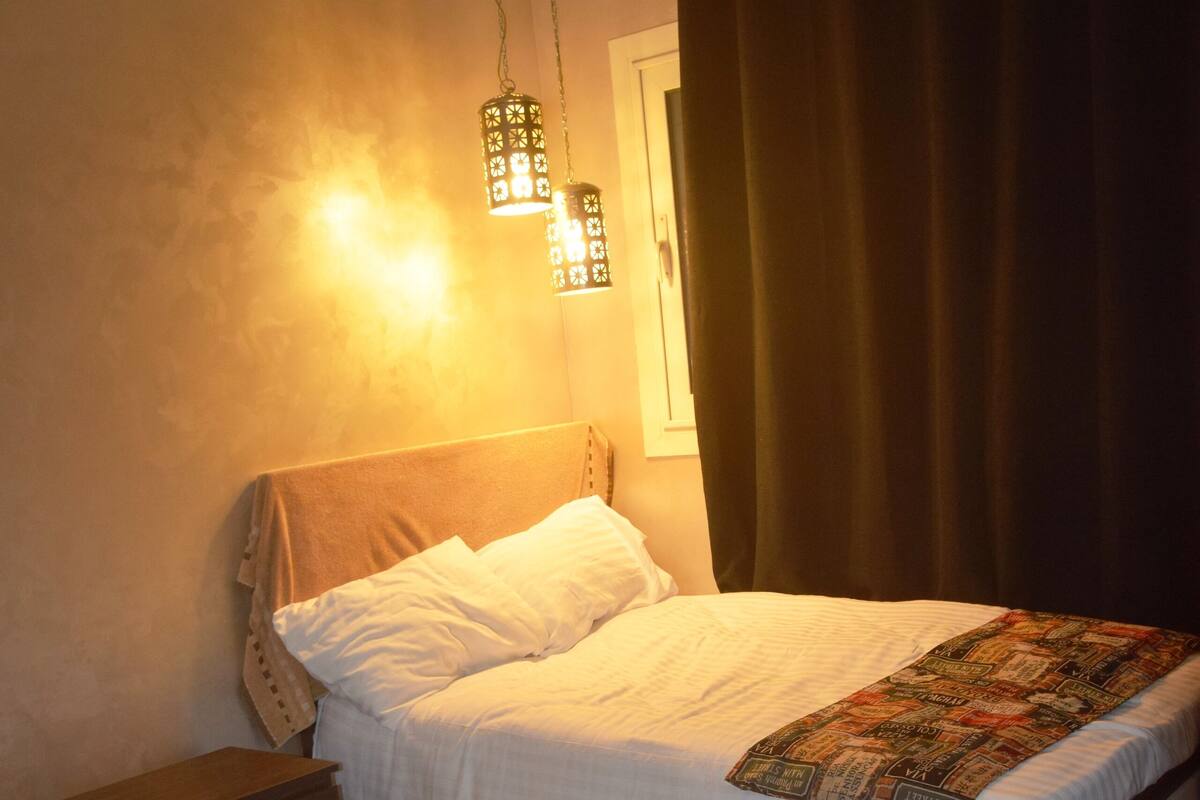 2 bedrooms, individually decorated, individually furnished