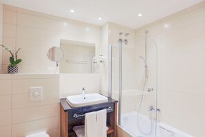 Departamento | Baño | Secadora de cabello, toallas, papel de baño
