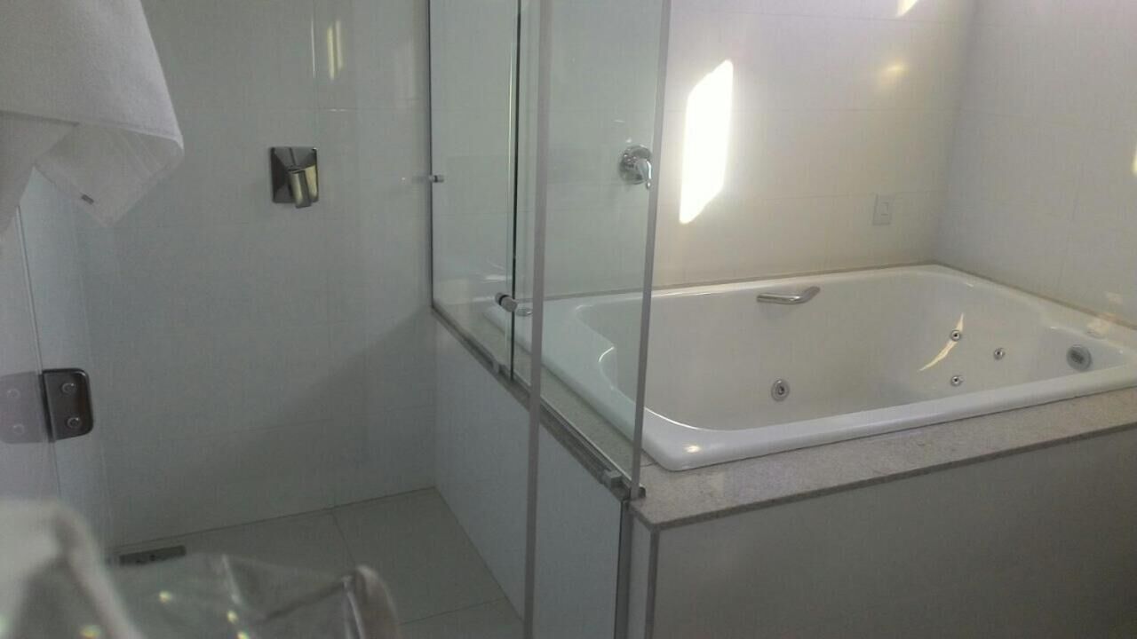 free toiletries, towels