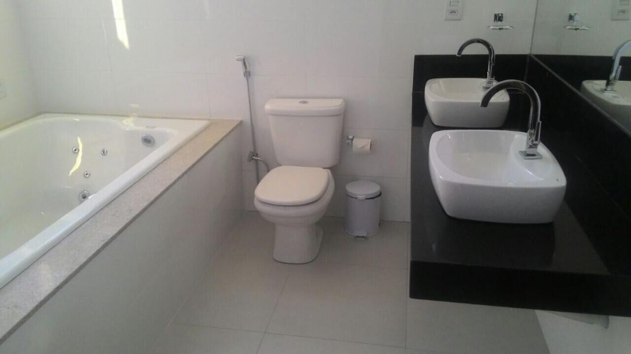 free toiletries, towels