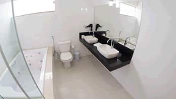 Presidential Suite, 1 Bedroom | Bathroom | Free toiletries, towels