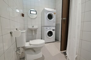 Studio Suite, 1 Bedroom | Bathroom | Shower, hair dryer, bidet, towels