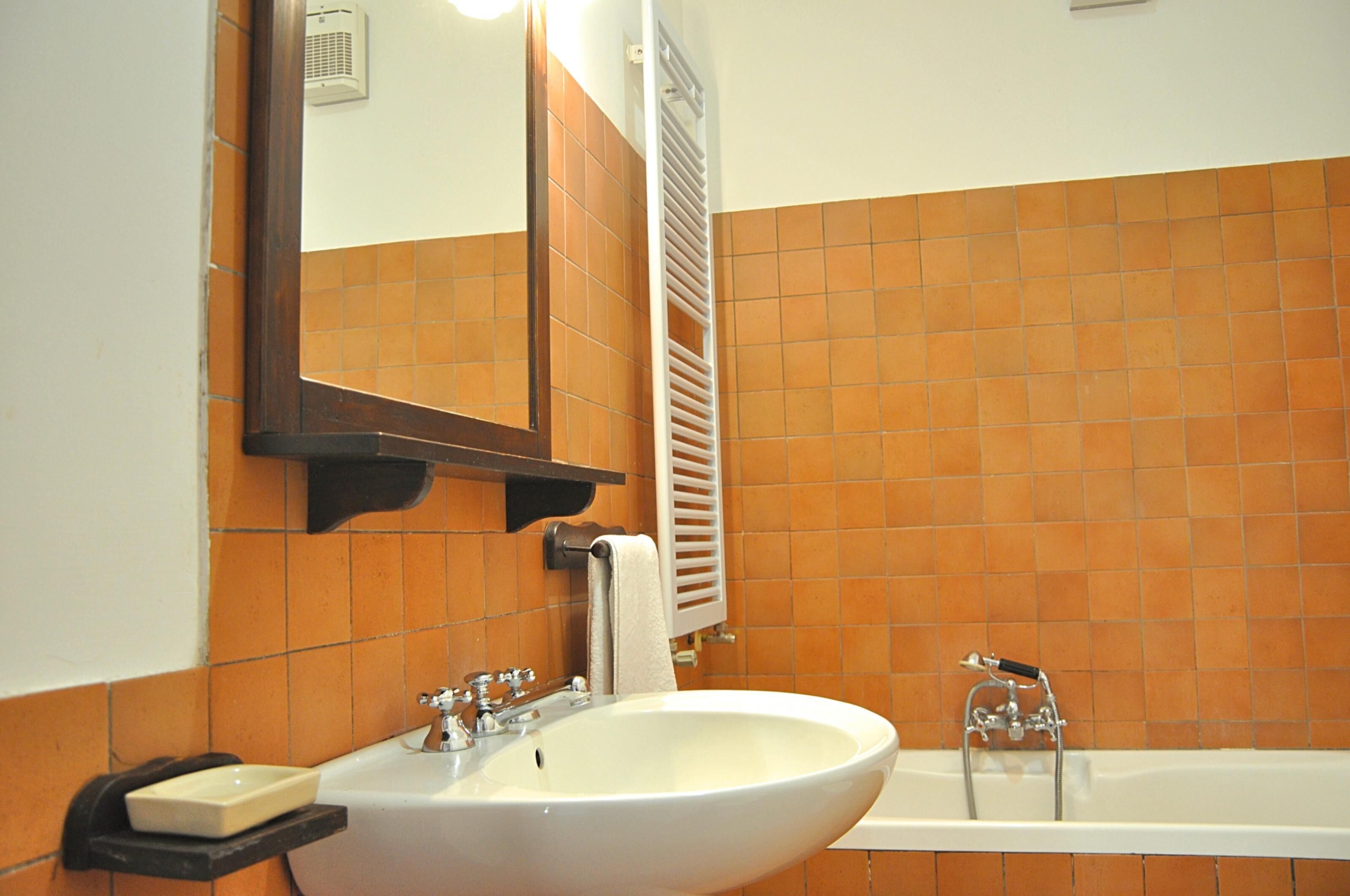 Bathtub, hair dryer, towels