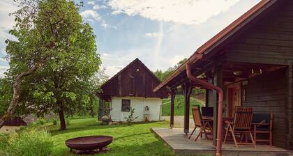 Srčna, una hermosa cabaña de madera tranquila con una vista increíble