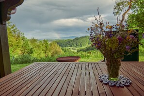 Outdoor dining - Srčna, a beautiful peaceful log cabin on Tri vile estate with amazing view (Podčetrtek)
