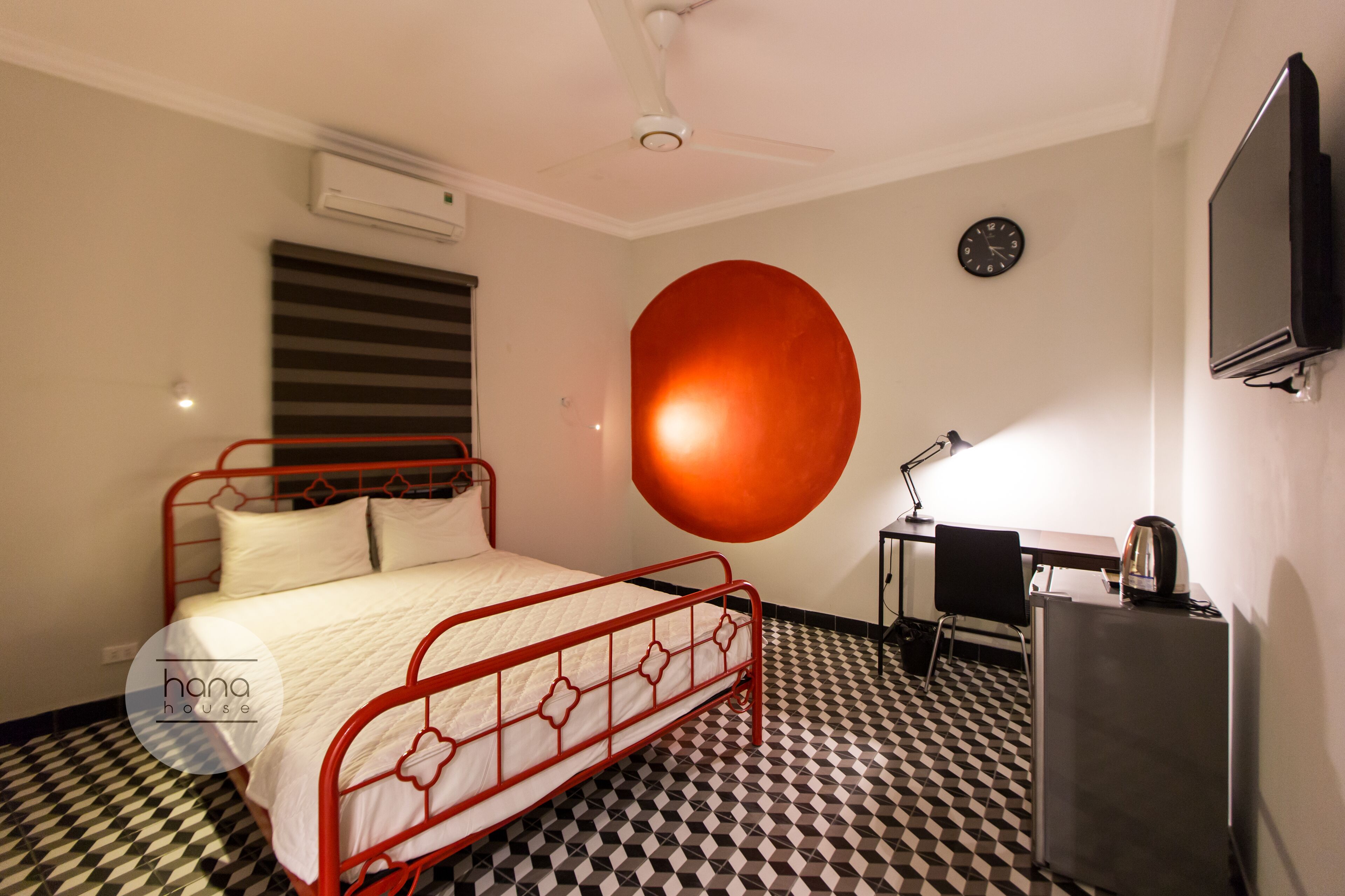 A room with a bed, desk, chair, and a television. - Thien Phu Garden Hotel (Hanoi)