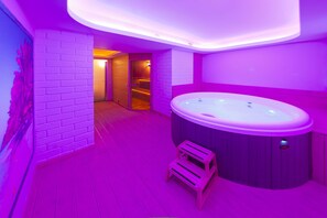 Private spa tub