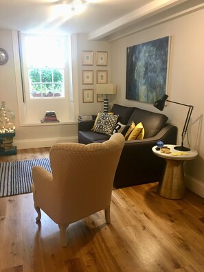 Living area - Beautiful 1BR in Historic St Aubin House (St. Brelade)