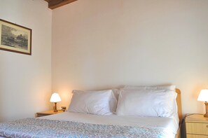 1 Schlafzimmer, Reisekinderbett, kostenloses WLAN, Bettwäsche