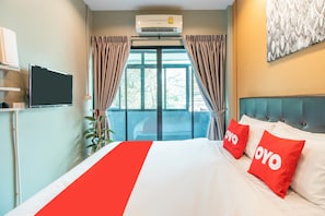 Desk, free WiFi, bed sheets