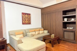 Minibar, desk, iron/ironing board, rollaway beds - Royal Ping Garden & Resort (Mae Taeng)