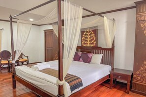 Minibar, desk, iron/ironing board, rollaway beds - Royal Ping Garden & Resort (Mae Taeng)