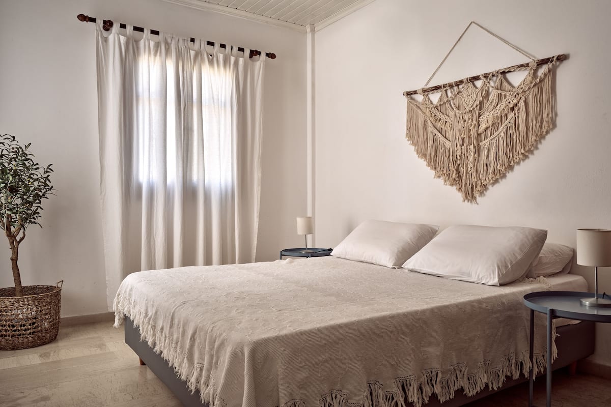 Departamento clásico | 1 habitación, tabla de planchar con plancha, wifi gratis y ropa de cama