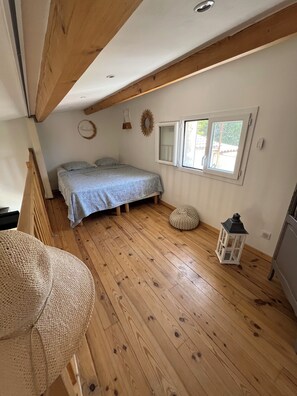 3 bedrooms, desk, free WiFi, bed sheets - Villa with terrace 200m from the beach (Six-Fours-les-Plages)