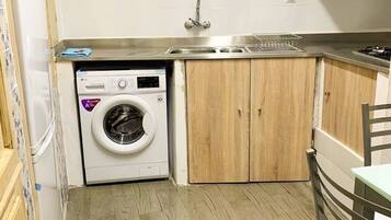 KĂŒhlschrank, Mikrowelle, Herdplatte