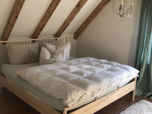 2 habitaciones, tabla de planchar con plancha, wifi y ropa de cama 