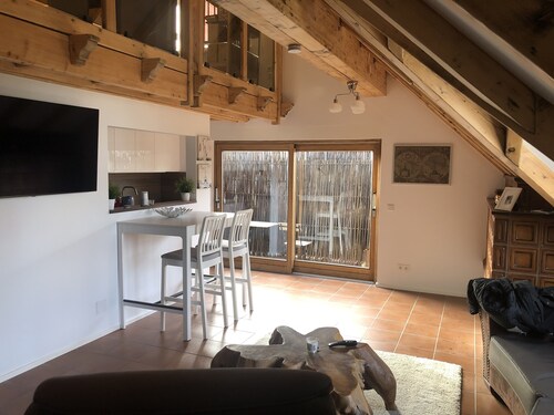 High quality furnished apartment in a prime location.