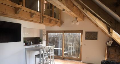 High quality furnished apartment in a prime location.