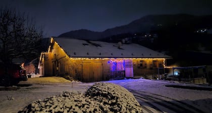 Chalet Iris with jacuzzi in chalet in the heart of the Thônes Valley