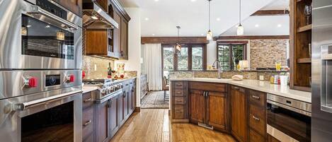 ثلاجة، ميكروويف، فرن، موقد طهي مسطح