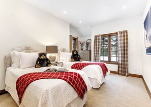 3 habitaciones, tabla de planchar con plancha y acceso a internet