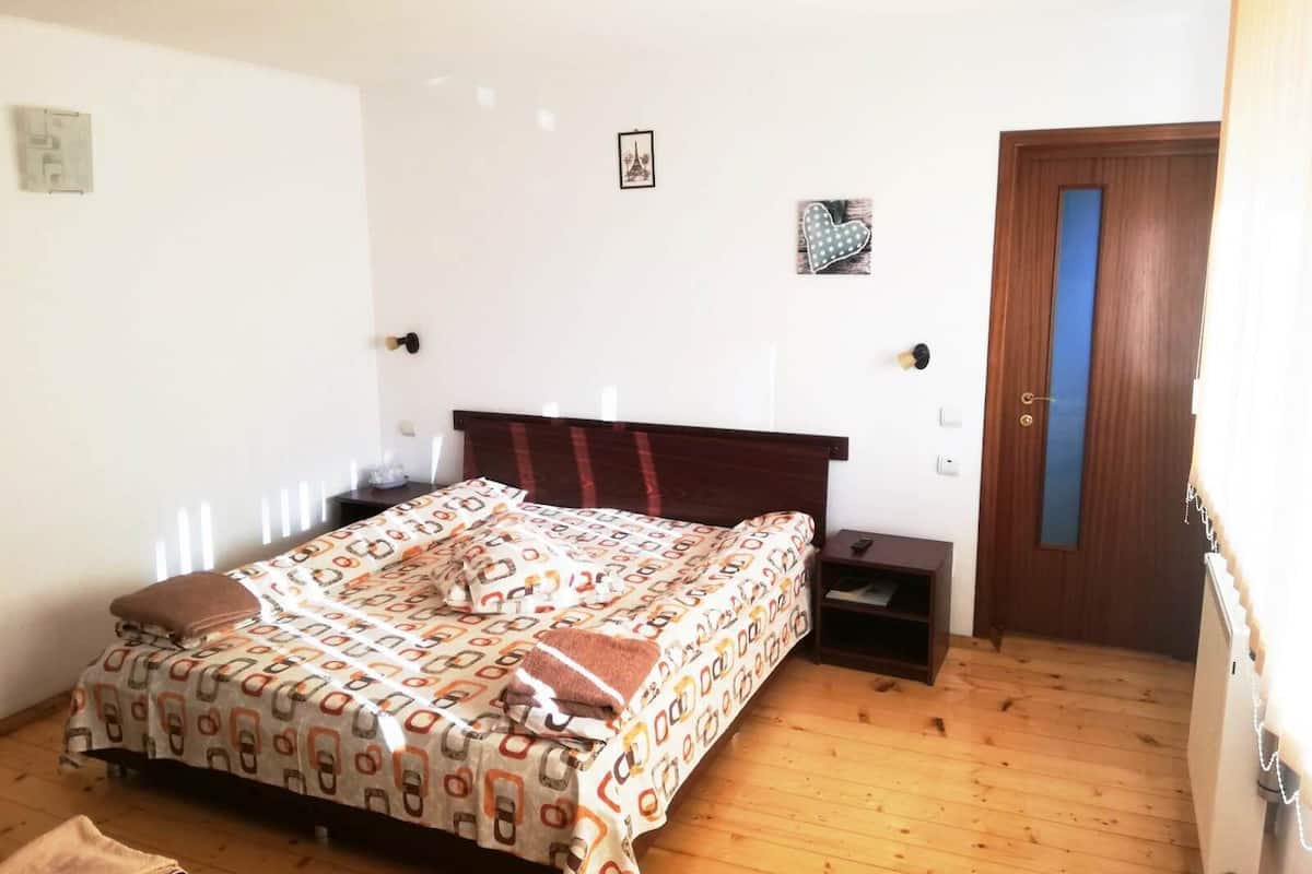 Classic Quadruple Room, Mountain View (Camera 21) | Premium bedding, down comforters, memory foam beds, desk