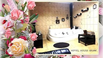 Couples treatment rooms, body treatments, deep-tissue massages